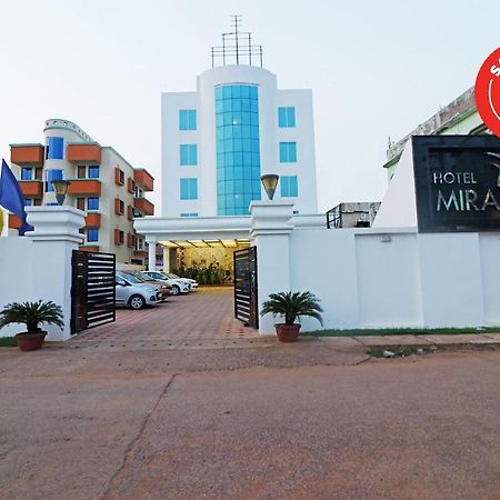 Capital O 40848 Hotel Mirabel Kupand Buitenkant foto