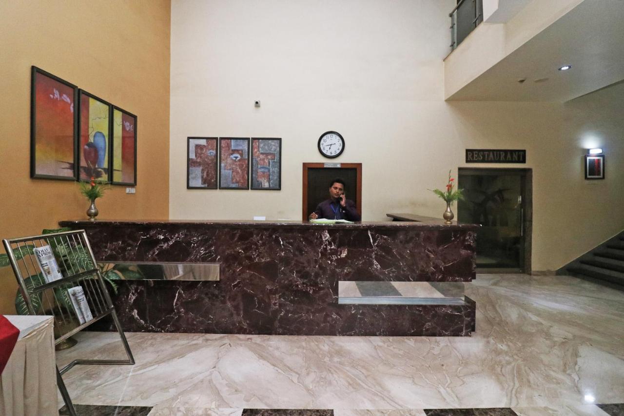 Capital O 40848 Hotel Mirabel Kupand Buitenkant foto