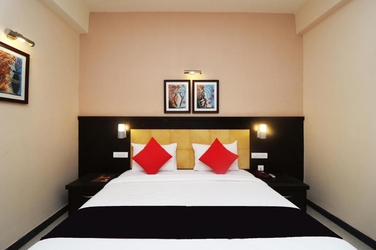 Capital O 40848 Hotel Mirabel Kupand Buitenkant foto