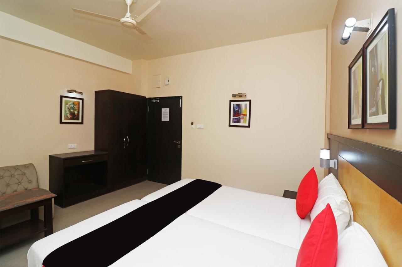 Capital O 40848 Hotel Mirabel Kupand Buitenkant foto