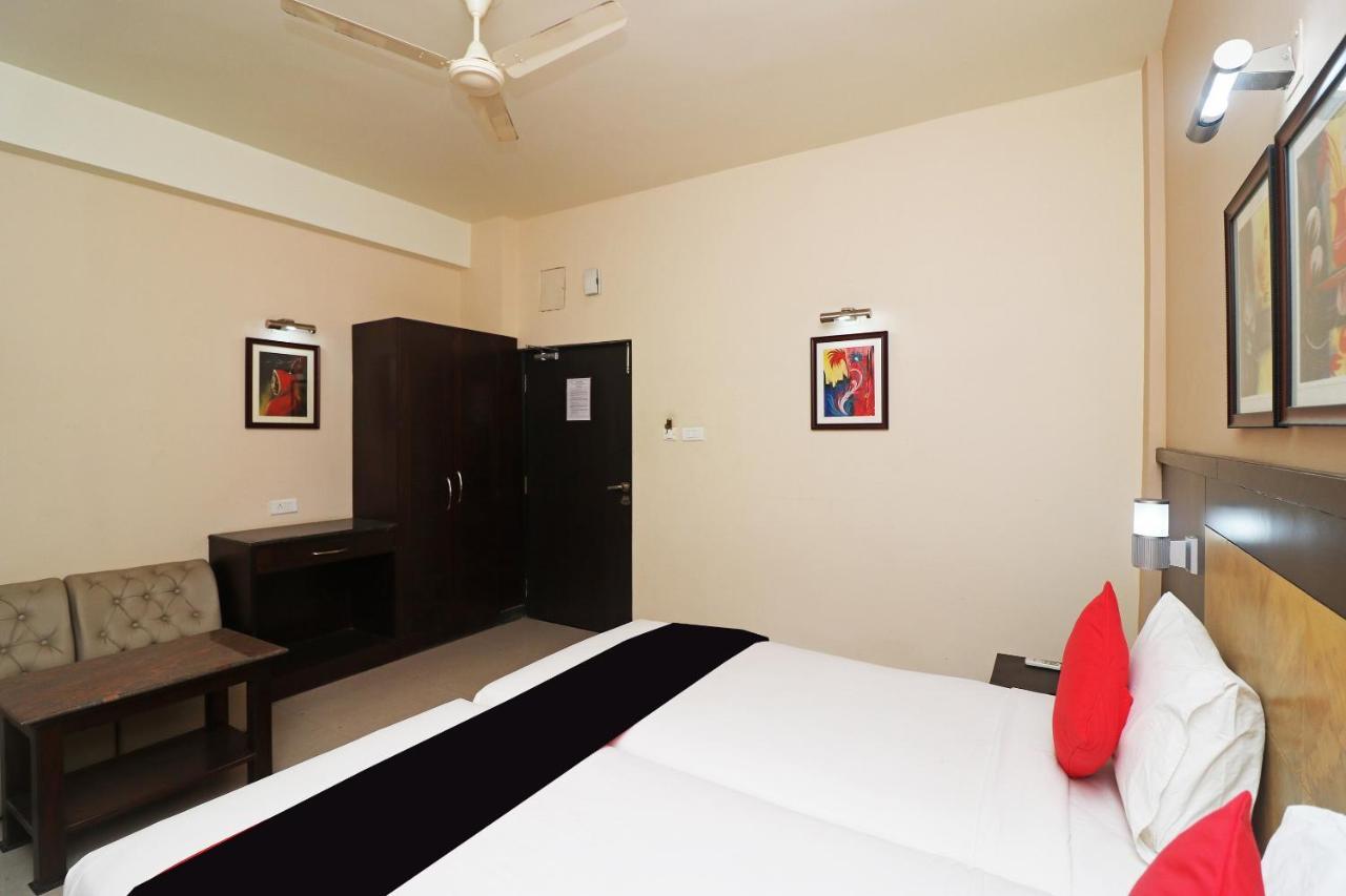 Capital O 40848 Hotel Mirabel Kupand Buitenkant foto