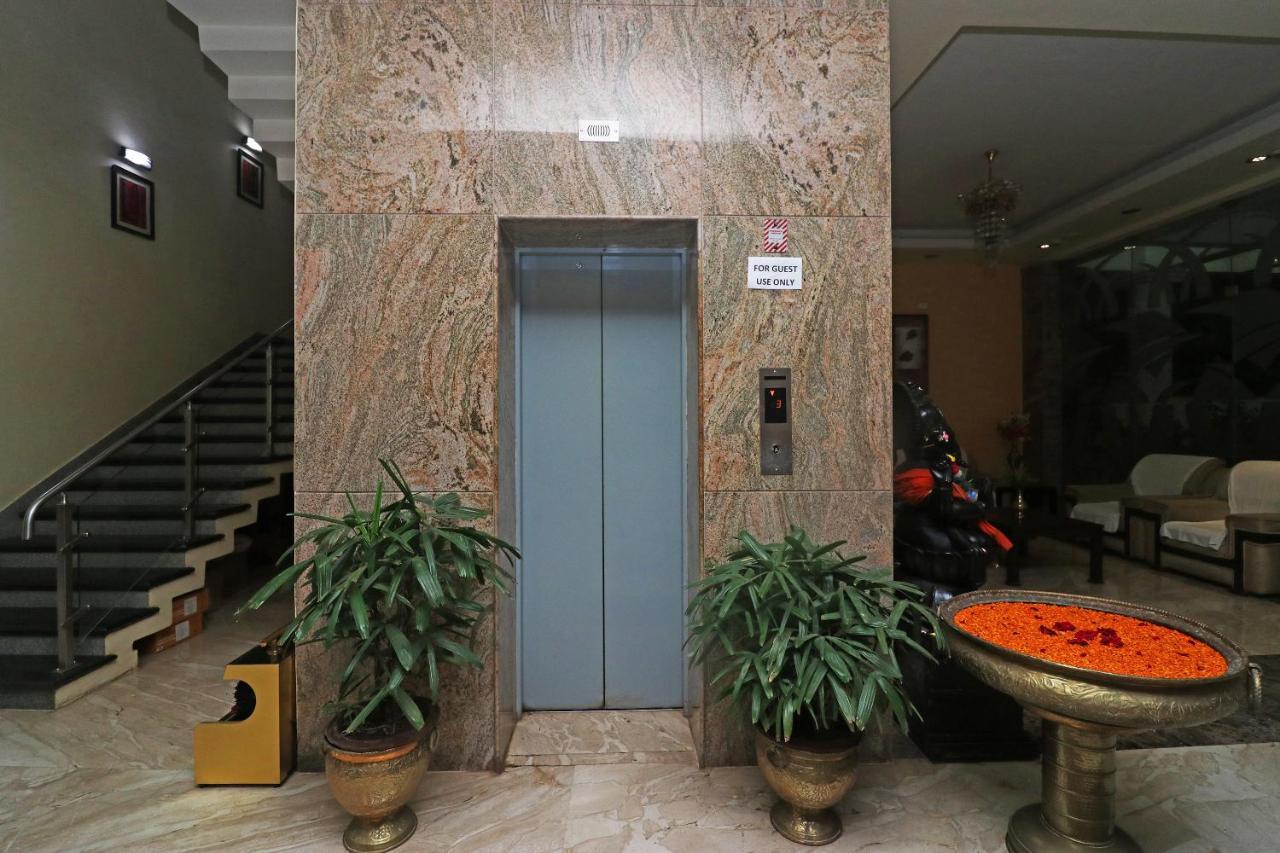 Capital O 40848 Hotel Mirabel Kupand Buitenkant foto