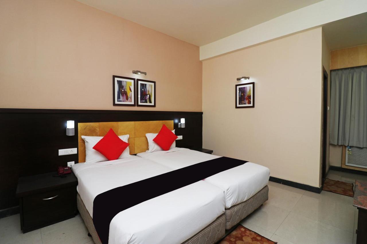 Capital O 40848 Hotel Mirabel Kupand Buitenkant foto